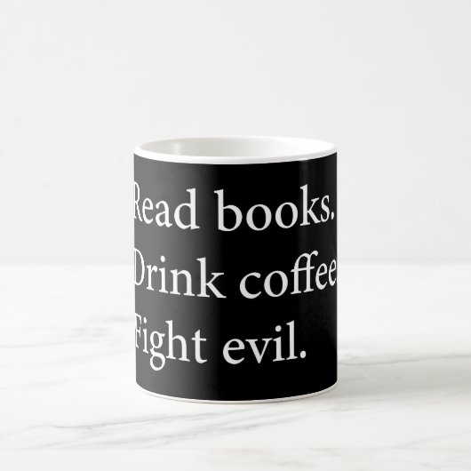 Lesen Sie das Buch Drink Coffee Fight Evil Kaffeetasse (Mittel)