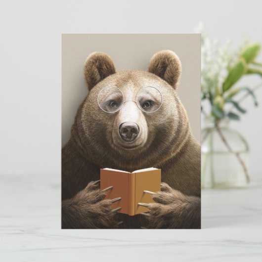 Leser Geschenkbär lesen ein Buch Dankeskarte (Stehend Vorderseite)