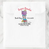 Lesermädchen für Bücher, die Buchtitel lesen Runder Aufkleber (Tasche)