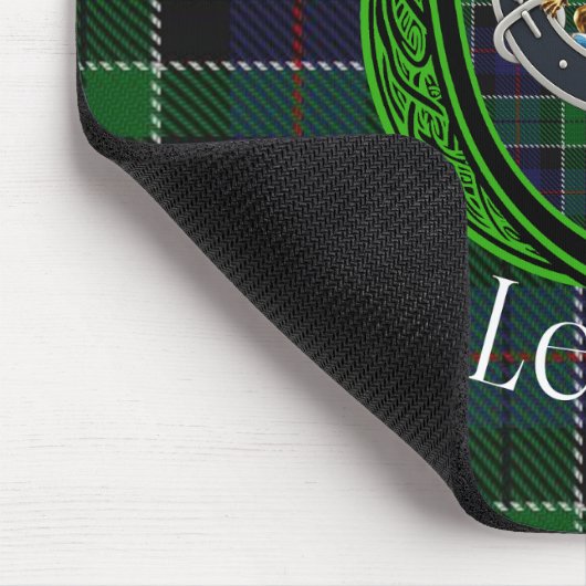 Leslie Scottish Clan Tartan and Crest  Mousepad (Ecke)