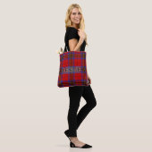 Leslie Tartan mit Nachname Tasche (Am Model)