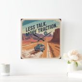 Less Talk. More Traction Quadratische Wanduhr (Zuhause)
