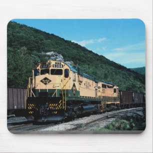 LesungsAlco Nr. 5308 mit EMD GP-35 5313 an morgens Mousepad
