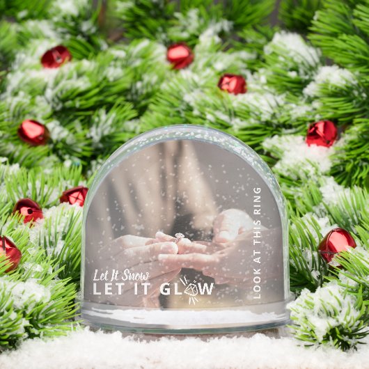 Let It Snow Let It Glow Engagement Picture Winter Schneekugeln (Weihnachten)