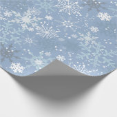 Let it Snow - Snowflakes on Cerulean Blue Geschenkpapier (Ecke)