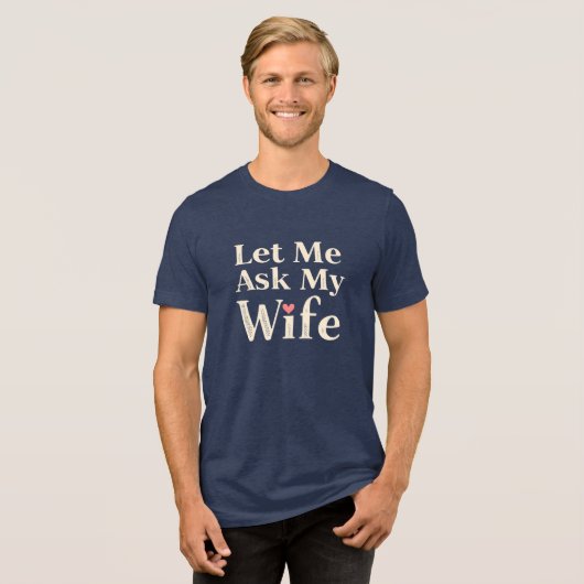 Let Me Ask My Wife – Retro Humor Badge Tri-Blend Shirt (Vorderseite voll)