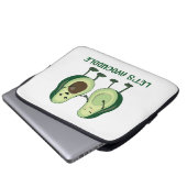 Let’s Avocuddle - Funny Avocado Pun Laptopschutzhülle (Vorne Knopf)