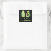 Let’s Avocuddle - Funny Avocado Pun Quadratischer Aufkleber (Tasche)