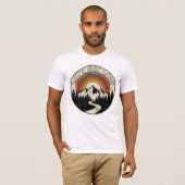 Let’s Get Lost Retro Mountain Adventure Outdoor T-Shirt (Vorne ganz)