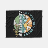 Let The 3rd Grade Adventure Begin Teacher Ck To Sc Fleecedecke (Vorderseite (Horizontal))