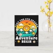 Let The 6th Grade Adventure Begin Retro First Day Karte (Gelbe Blume)