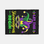 Let The Shenanigans Begin Mardi Gras Jester Hat Ma Fleecedecke (Vorderseite (Horizontal))