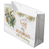 Let's hang out sloth kids birthday große geschenktüte (Vorderseite Schrägansicht)