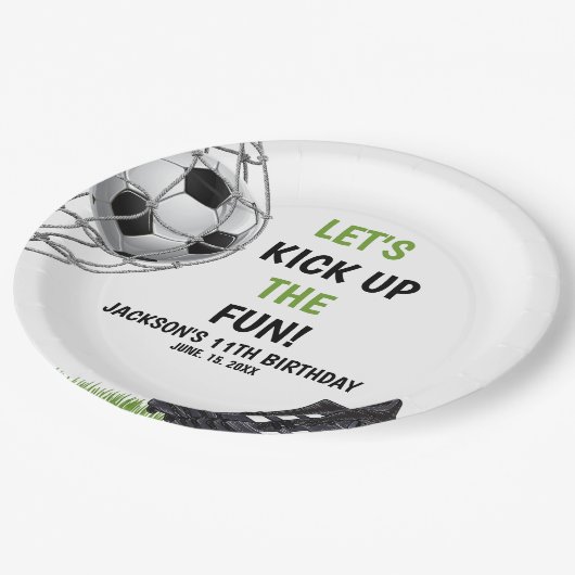 Let's Kick up the fun!, Fun Soccer Birthday Pappteller (Schrägansicht)