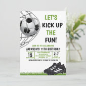 Let's Kick up the fun!, Funny Soccer Birthday Einladung (Stehend Vorderseite)