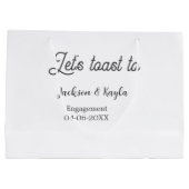 Let's toast to engagement party name date elegant große geschenktüte (Rückseite)