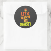 Lets watch the sunset runder aufkleber (Tasche)