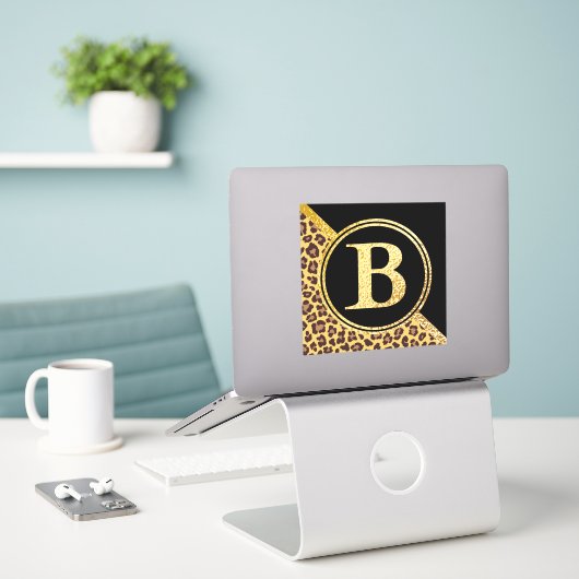 Letter B Monogram Leopard Print Gold and Black Aufkleber (Laptop auf Schreibtisch)