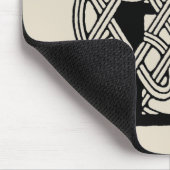 Letter E Celtic Knot Vintag Monogram Mousepad (Ecke)