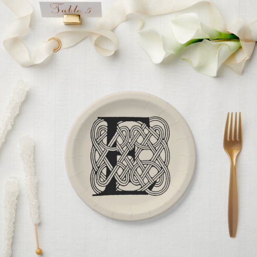 Letter E Celtic Knot Vintag Monogram Pappteller (Hochzeit)
