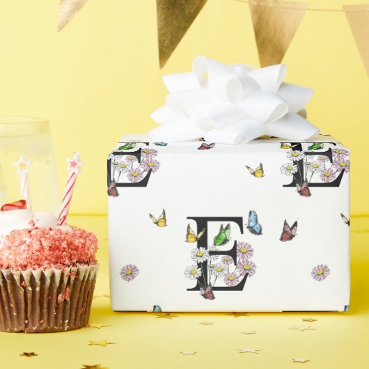 Letter E Floral Watercolor Butterfly Monogramm Geschenkpapier (Geburtstagsparty)
