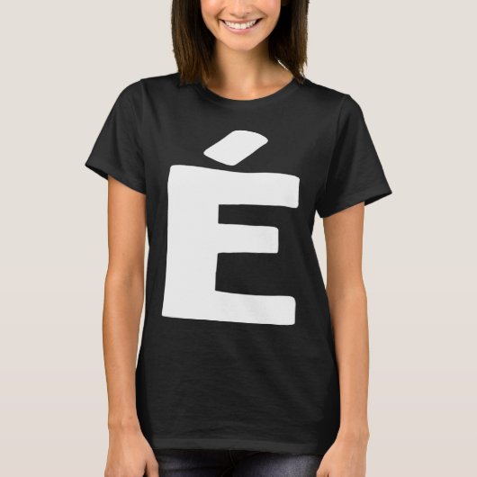 Letter É groß und fett weiß T-Shirt (Vorderseite)