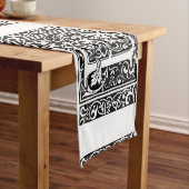 Letter E Mittelalterliche Monogramm Art Nouveau Kurzer Tischläufer (Beispiel)