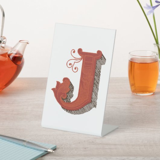 Letter "J" Elegant bestickt Sockelschild (In SItu)