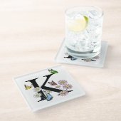 Letter K Floral Watercolor Butterfly Monogram Glasuntersetzer (Schrägansicht)