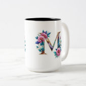 Letter M Coffee Tasse - Blumendesign für Geschenke (VorderseiteRechts)