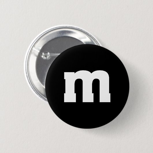 Letter M Hauptstadt Alphabet Button (Vorne & Hinten)