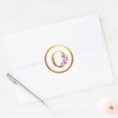 Letter O Monogram Pink Roses Floral & Elegante Gol Runder Aufkleber (Umschlag)