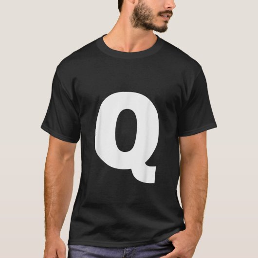 Letter Q Hauptstadt Alphabet Monogram Initial T-Shirt (Vorderseite)
