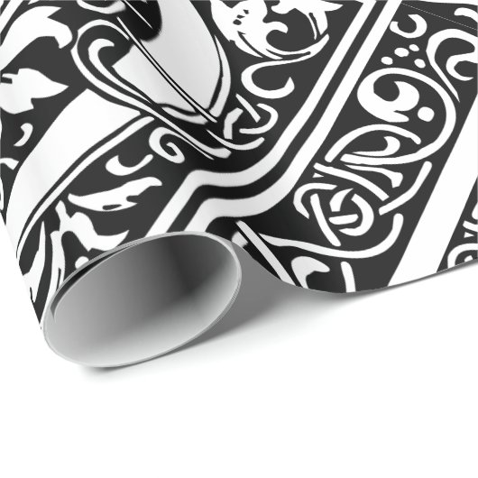 Letter Q Mittelalterliche Monogram Art Nouveau Geschenkpapier (Rolleneckpunkt)