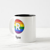 Letter R Initial & Name Gay Pride Rainbow Monogram Zweifarbige Tasse (Vorderseite Links)