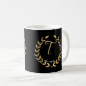 Letter T Monogram Black in Gold Script Name Kaffeetasse (VorderseiteRechts)