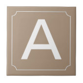 Letter Tile - Beige mit Rahmen Fliese (Vorderseite)
