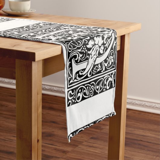 Letter U Medieval Monogram Art Nouveau Kurzer Tischläufer (Beispiel)