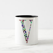 Letter V Monogramm Zweifarbige Tasse (Mittel)