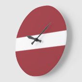 Lettische Flagge Große Wanduhr (Winkel)