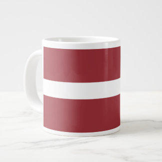 Lettische Flagge Jumbo-Tasse