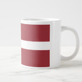 Lettische Flagge Jumbo-Tasse (Rechts)