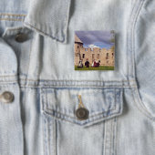 Lettische Mädchen in traditionellem Kleid, Gesang Button (Beispiel)