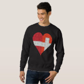 Lettisches Schweizer Flaggenherz Sweatshirt (Vorne ganz)