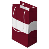Lettland-Flagge Kleine Geschenktüte (Rückseite Schrägansicht)