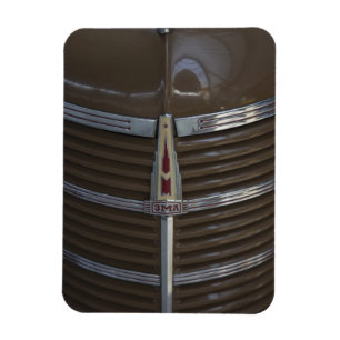 Lettland, Riga, Riga Automuseum, Kühlerfigur Magnet