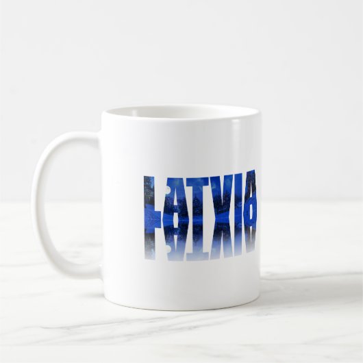 Lettland Winterabendtext mit Reflektion Kaffeetasse (Links)