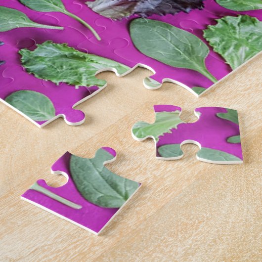 Lettuce-Grüntöne auf Lila Puzzle (Seite)