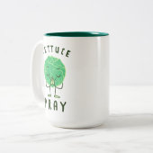 Lettuce Pray Zweifarbige Tasse (Vorderseite Links)