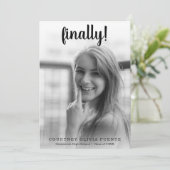 Letzte Dick Black Script Foto Graduation Party Einladung (Stehend Vorderseite)